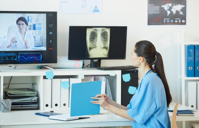 What is the Difference Between Healthcare and Technology?